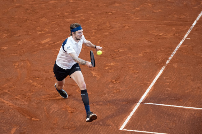 توماس مارتين إتشيفيري يفوز أخيرا بلقب رابطة محترفي التنس للأرجنتين في بطولة ريو المفتوحة