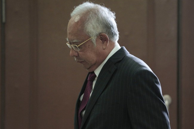 رئيس وزراء ماليزيا السابق يدان بإساءة استخدام السلطة في قضية 1MDB