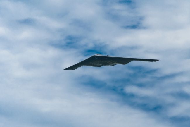 ترامب يستبعد وجود قوات برية في أوكرانيا لكنه يشير إلى دعم جوي