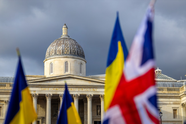 المملكة المتحدة تعزز دعم أوكرانيا في ذكرى الحرب الأربع: "بريطانيا معكم، أقوى من أي وقت مضى"