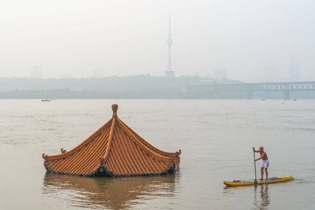 الفيضانات في الصين تخلف عشرات القتلى مع ارتفاع درجات الحرارة الشديدة في البلاد